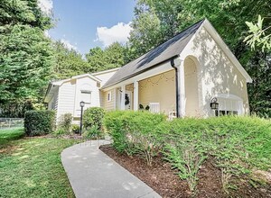 Building Photo - 25 Venning Ct