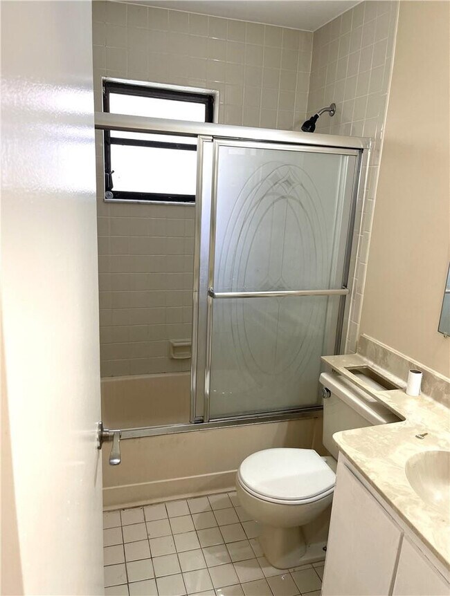 Building Photo - 5512 N Park Rd