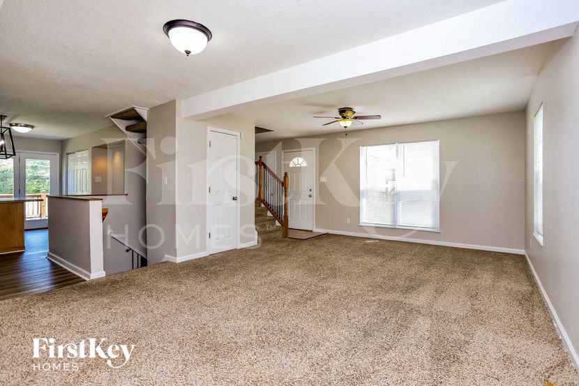 Building Photo - 8 Four Winds Dr