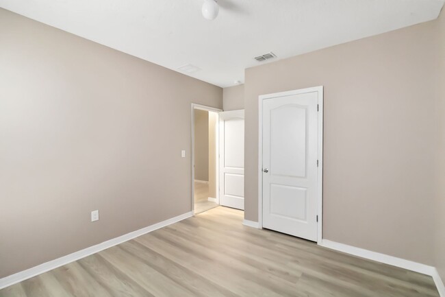 Building Photo - Beautiful 4/2 Energy Efficient Home in St....