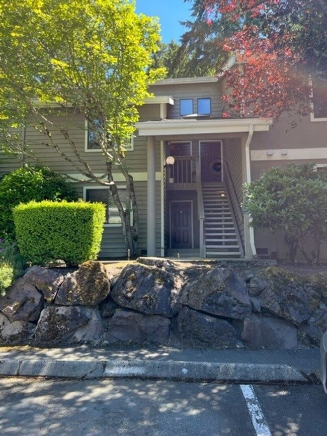 Primary Photo - 2 Bd / 1 Ba Kirkland Condo