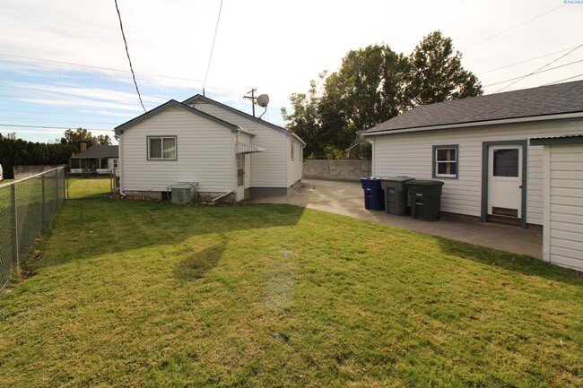 Building Photo - 2 Bed/1 Bath in Central Richland