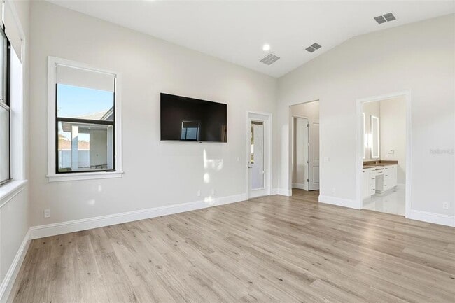 Building Photo - 705 Largovista Dr