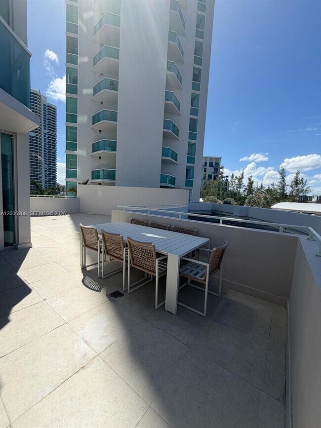 Building Photo - 19400 Turnberry Way