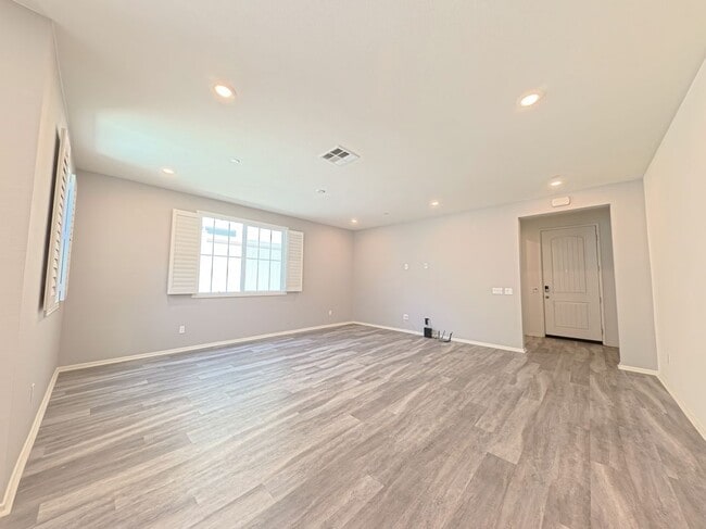 Building Photo - 5338 Mariner Ln