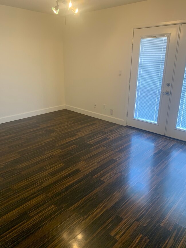 Building Photo - 2312 W Lindner Ave