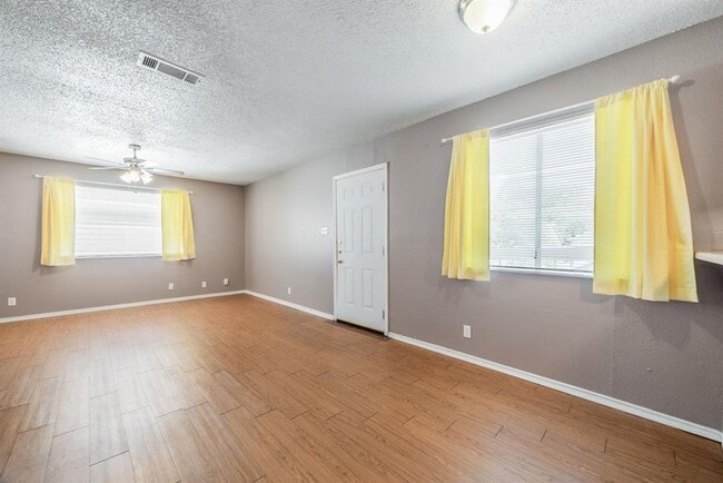 Building Photo - 5807 Spring Meadow Rd