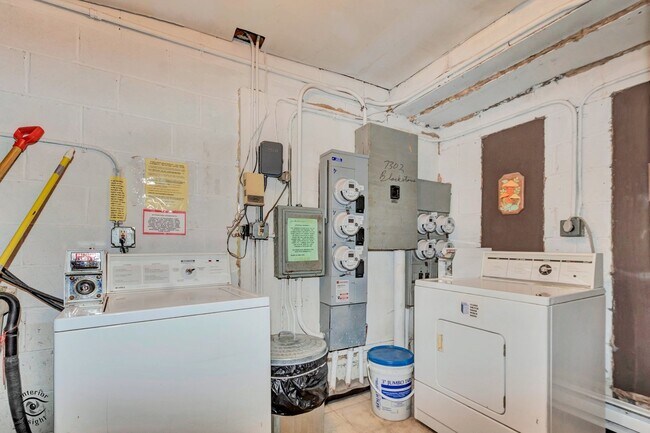 Building Photo - 7302 Blackstone Ave