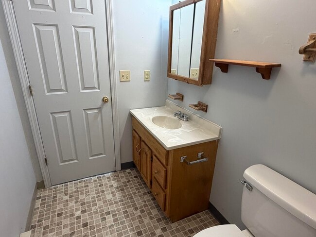 Building Photo - 1002-2 Glendale-