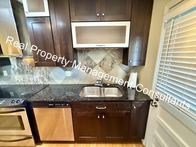 Building Photo - 1 Bedroom in Westport
