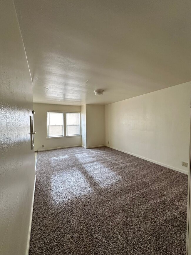 Building Photo - Charmholm