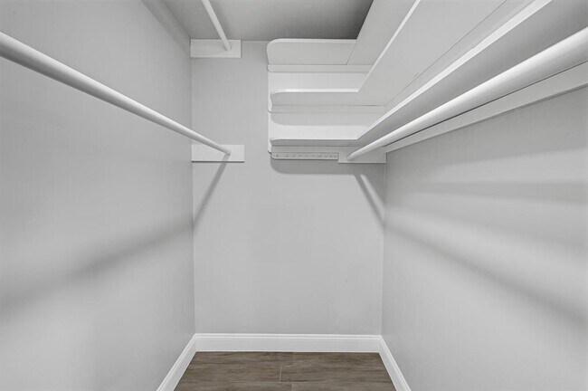 Building Photo - 4515 Larch Dr