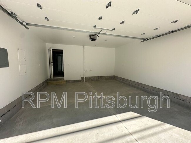 Building Photo - 1403 Sarah St