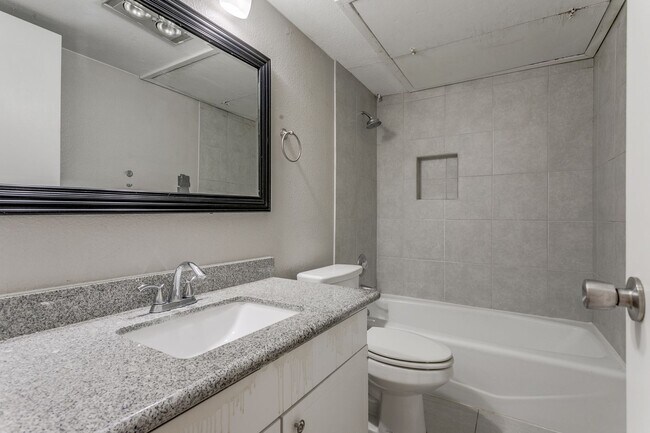 Building Photo - BEAUTIFUL ALAMO HEIGHTS CONDOMINIUM AT THE GEORGIAN