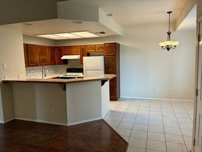Building Photo - 1ST FULL MONTHS RENT FREE!!! AFFORDABLE UNIT IN NORTH PHOENIX!!!