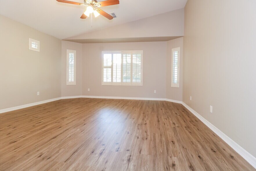 Building Photo - 25644 W Magnolia St