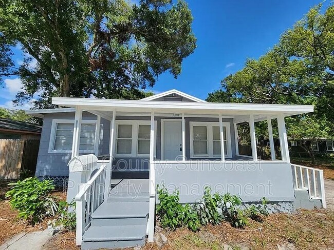 Primary Photo - 4.0 bedroom in Saint Petersburg Florida 33711