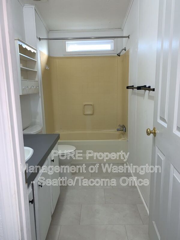 Building Photo - 16008 34th St E