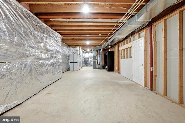 Building Photo - 43725 Red House Dr