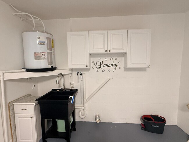 Building Photo - 13186 Thrush St