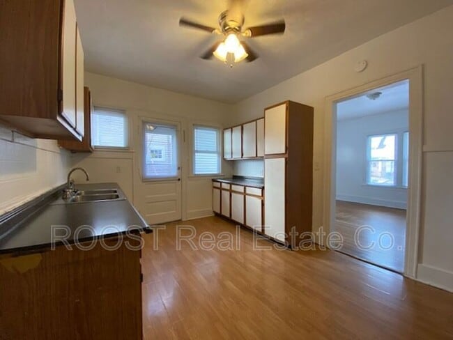 Building Photo - 1725 N Limestone St