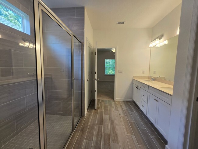 Building Photo - Beautiful 3-Bed, 2.5-Bath home in Tara Lane