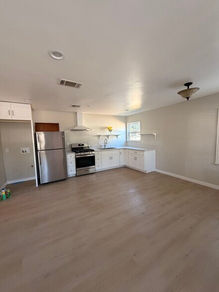 Building Photo - 13247 Columbia Way