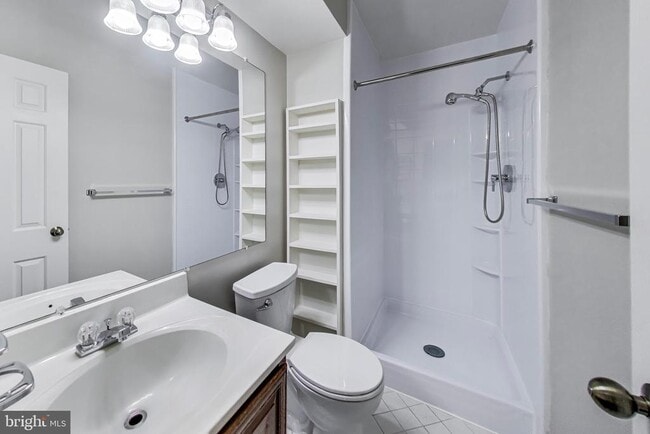 Building Photo - 3027 Mozart Dr