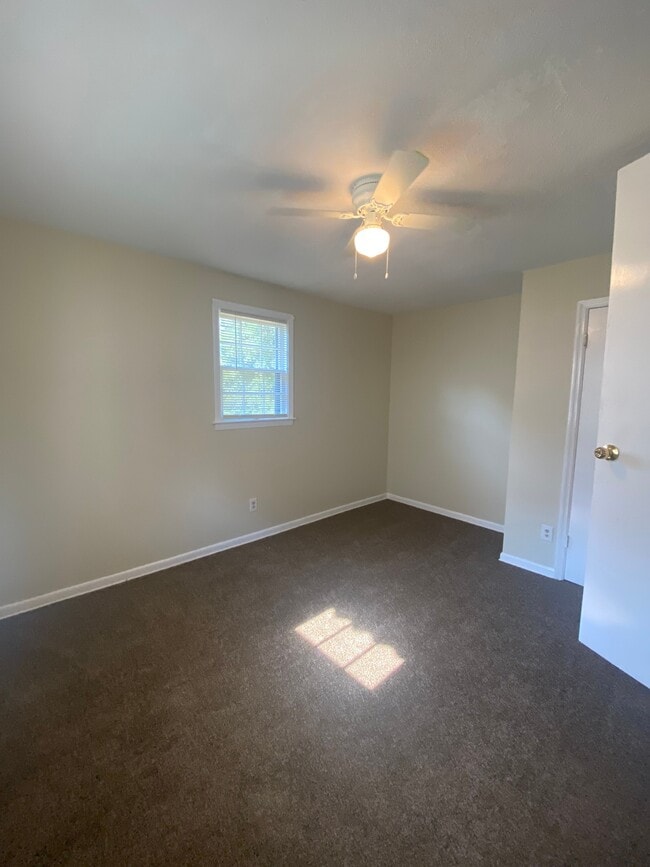 Building Photo - 2827 N Walnut St