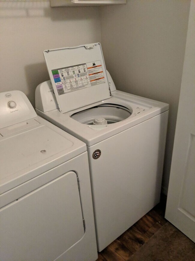 Building Photo - AVAILABLE NOW IN AHWATUKEE!!!