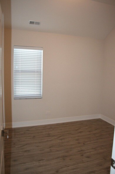 Building Photo - 3706 N Drake Ave