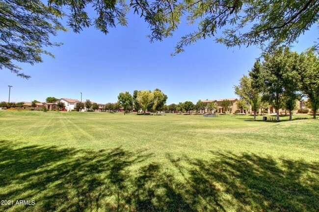Building Photo - GORGEOUS home in THE KNOLLS at Power Ranch!