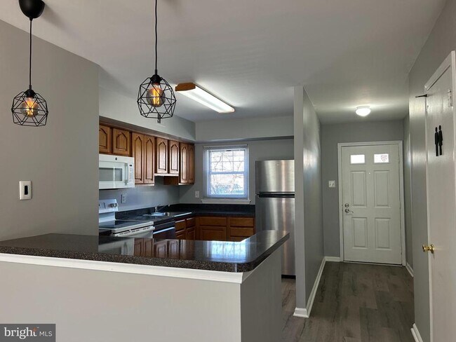 Building Photo - 29 Ramsgate Ct