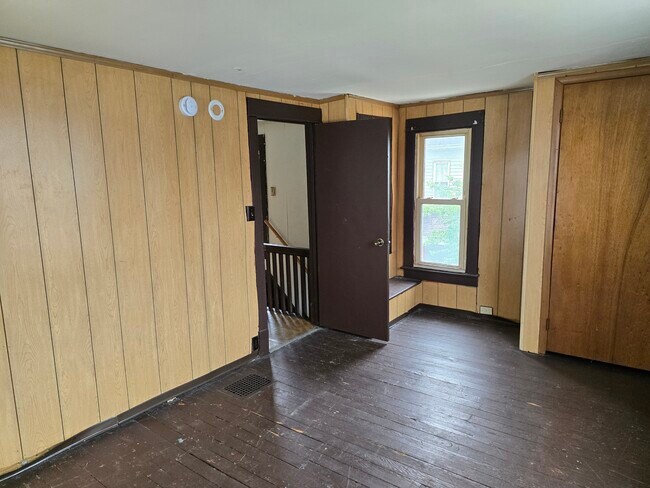 Building Photo - 115 5th Ave
