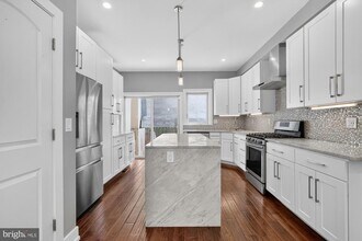 Building Photo - 1259 S 19th St