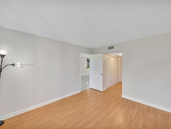 Building Photo - 9451 Evergreen Pl