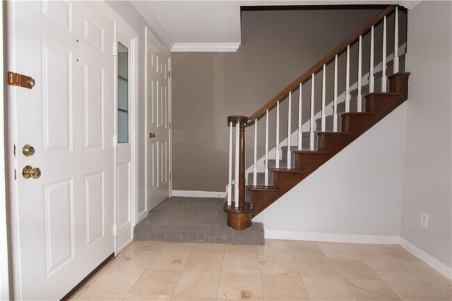 Building Photo - 5 Stratford Hall Pl NE