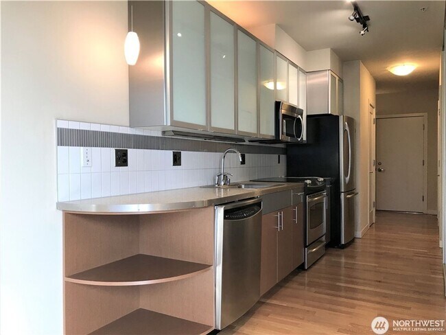 Building Photo - 0Bd/1Ba Seattle Condo