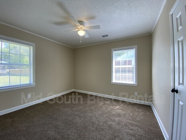 Building Photo - 3142 Ridgecrest St