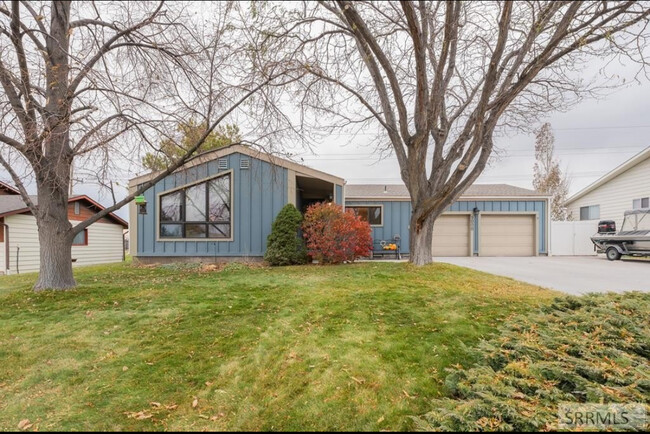 Building Photo - 5000 Pleasant View Dr