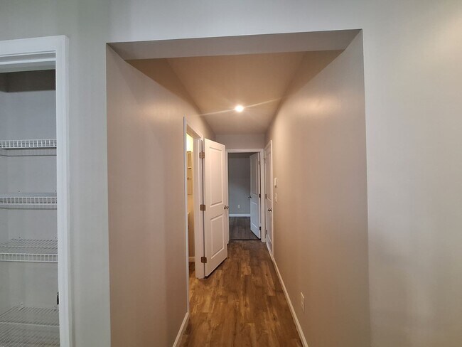 Building Photo - Wonderful Two Story Four Bedroom Home in Northeast Columbia!