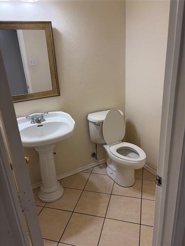 Building Photo - 1403 Lakeshore Dr