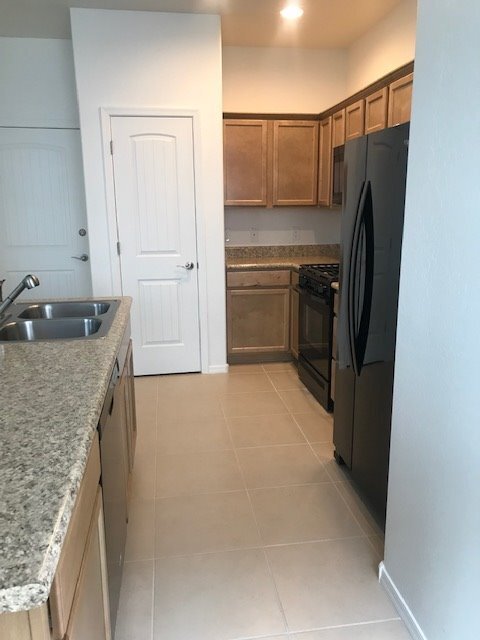 Building Photo - Coming Soon.....3 bed 2 Bath in The Villas on Elm Contact Property Pros Property Management