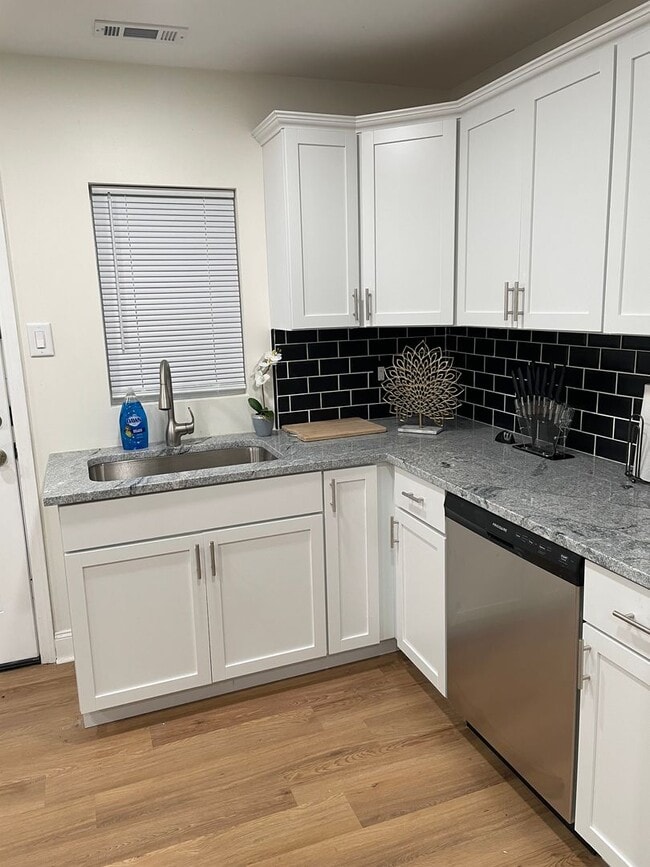 Building Photo - Section 8 Ready Home ! Accepting S8 Applicants Only!