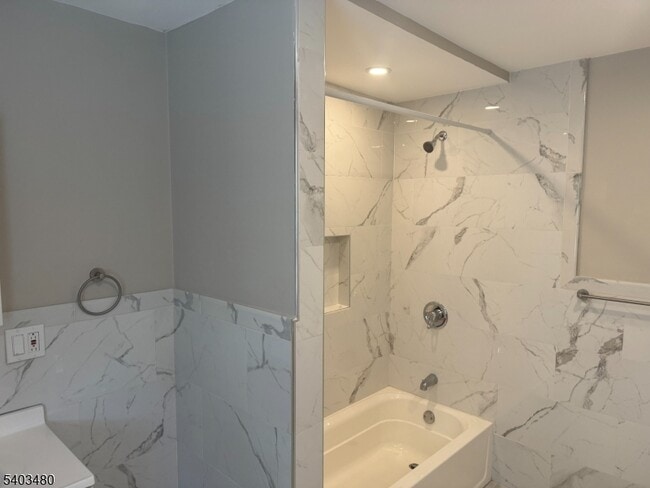 Building Photo - 375 Tower St