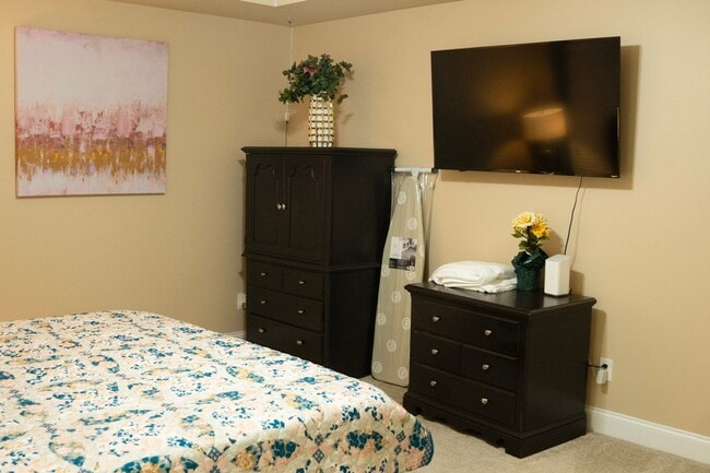 Building Photo - 3499 Henley St