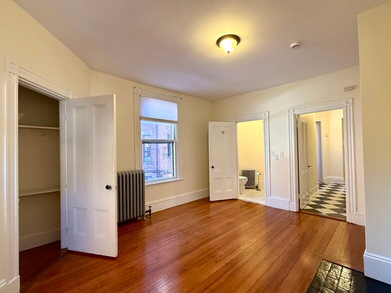 Building Photo - 293 Newbury St