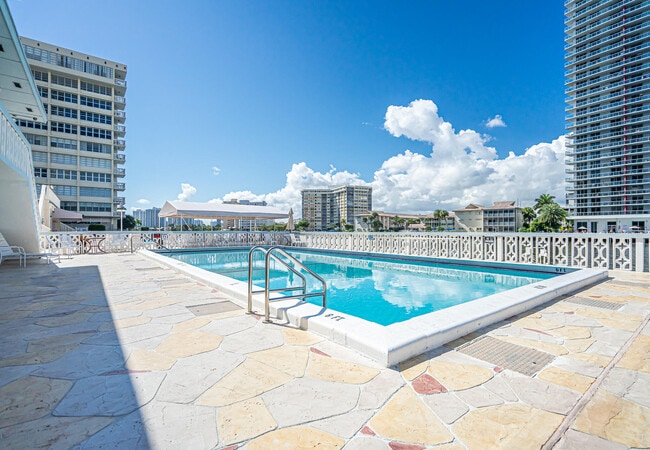Building Photo - 1801 S Ocean Dr