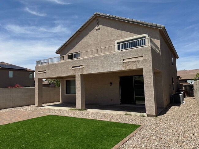 Building Photo - Updated 4 bedroom home in Casa Del Rey Com...