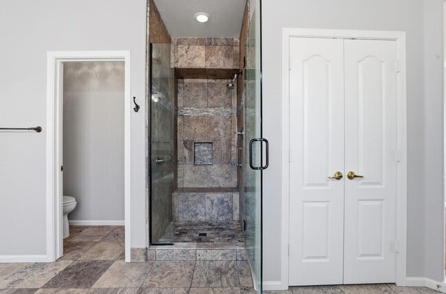 Building Photo - 3565 E Vaughn Ct